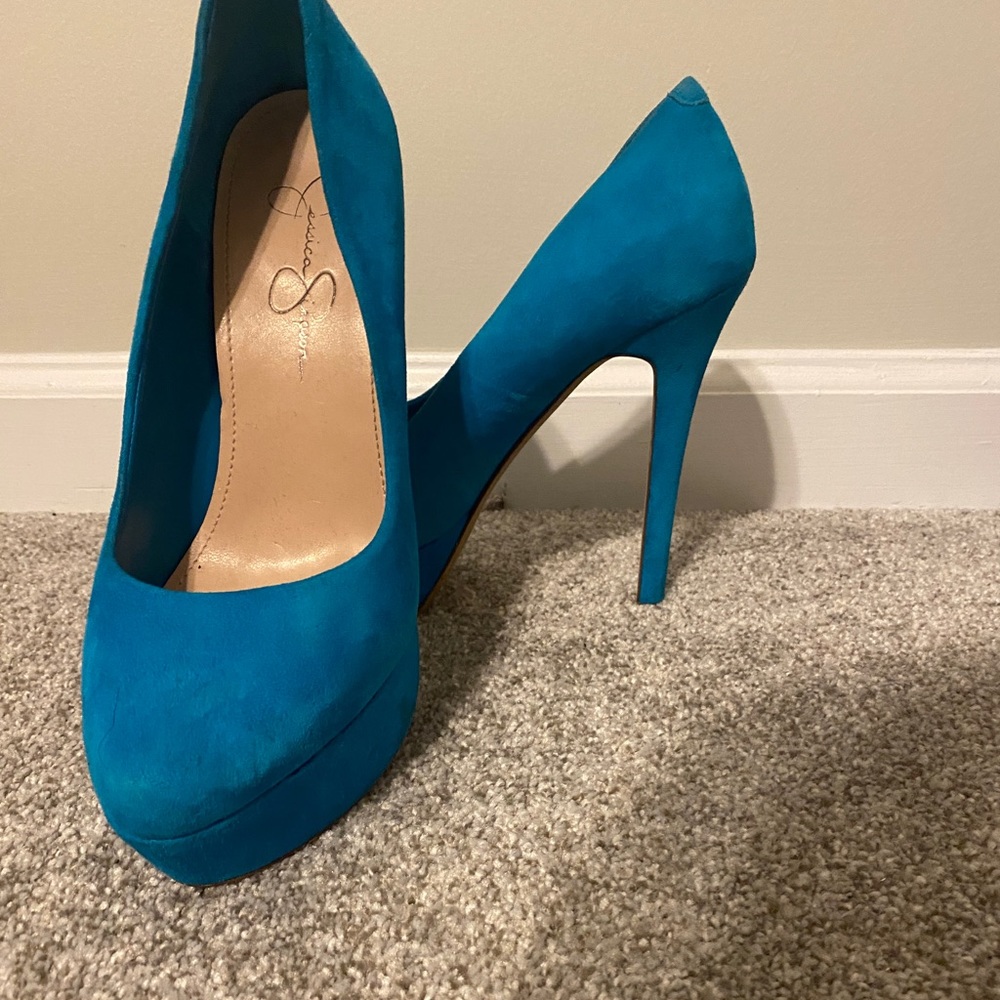 Suede Jessica Simpson pumps